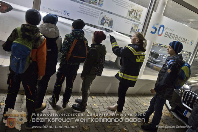 20231104_Nachtwanderung der Feuerwehrjugend des Bezirkes Baden, diesmal in Baden