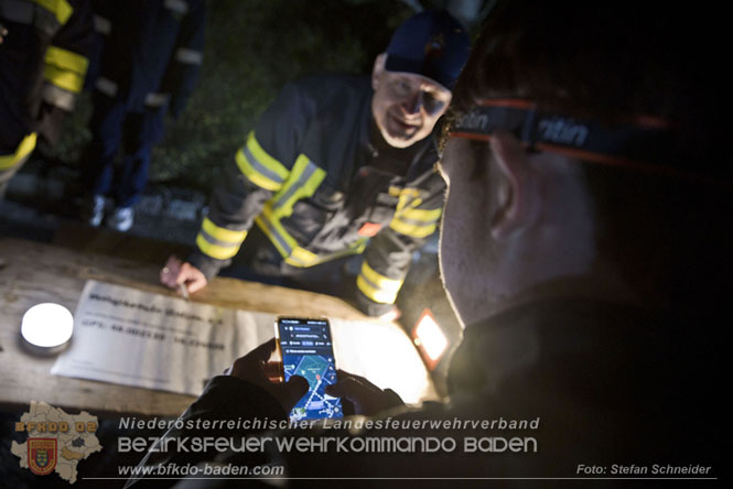 20231104_Nachtwanderung der Feuerwehrjugend des Bezirkes Baden, diesmal in Baden