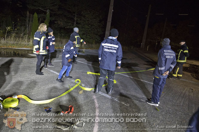 20231104_Nachtwanderung der Feuerwehrjugend des Bezirkes Baden, diesmal in Baden