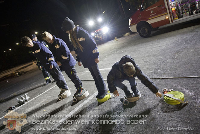 20231104_Nachtwanderung der Feuerwehrjugend des Bezirkes Baden, diesmal in Baden