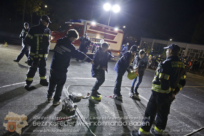 20231104_Nachtwanderung der Feuerwehrjugend des Bezirkes Baden, diesmal in Baden