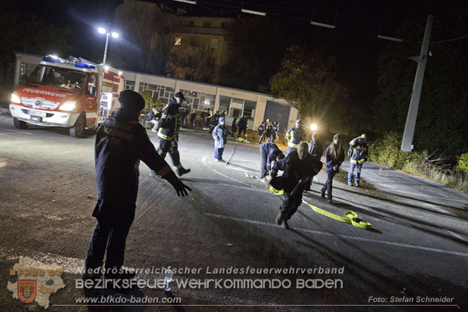 20231104_Nachtwanderung der Feuerwehrjugend des Bezirkes Baden, diesmal in Baden