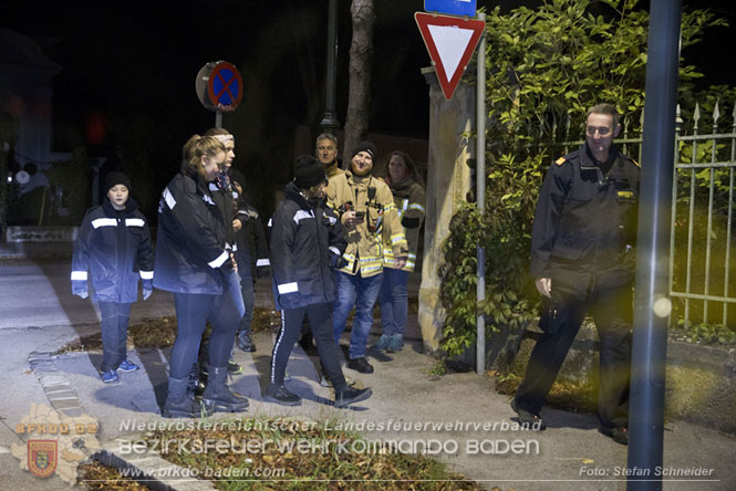 20231104_Nachtwanderung der Feuerwehrjugend des Bezirkes Baden, diesmal in Baden