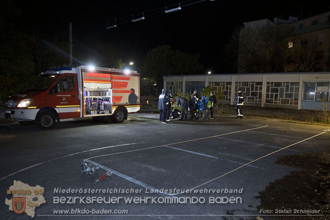 20231104_Nachtwanderung der Feuerwehrjugend des Bezirkes Baden, diesmal in Baden