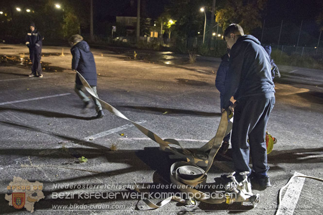 20231104_Nachtwanderung der Feuerwehrjugend des Bezirkes Baden, diesmal in Baden