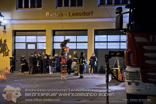 20231104_Nachtwanderung der Feuerwehrjugend des Bezirkes Baden, diesmal in Baden