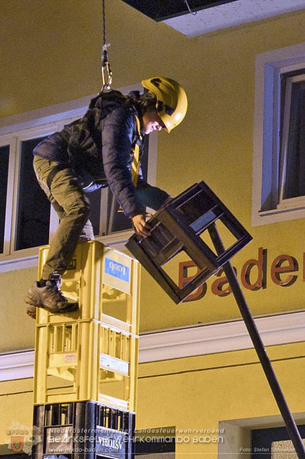 20231104_Nachtwanderung der Feuerwehrjugend des Bezirkes Baden, diesmal in Baden