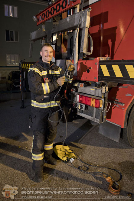 20231104_Nachtwanderung der Feuerwehrjugend des Bezirkes Baden, diesmal in Baden