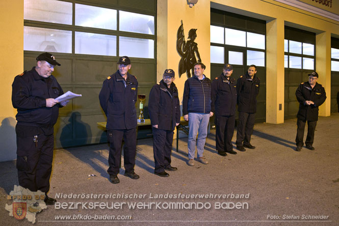 20231104_Nachtwanderung der Feuerwehrjugend des Bezirkes Baden, diesmal in Baden