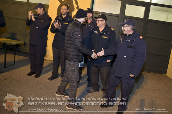 20231104_Nachtwanderung der Feuerwehrjugend des Bezirkes Baden, diesmal in Baden