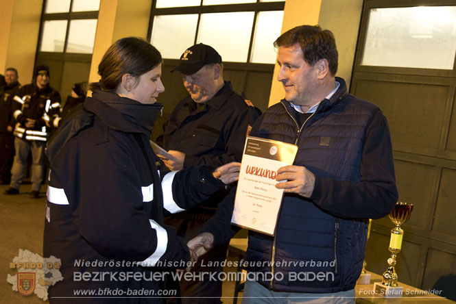 20231104_Nachtwanderung der Feuerwehrjugend des Bezirkes Baden, diesmal in Baden