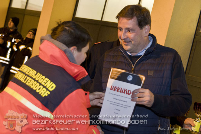 20231104_Nachtwanderung der Feuerwehrjugend des Bezirkes Baden, diesmal in Baden