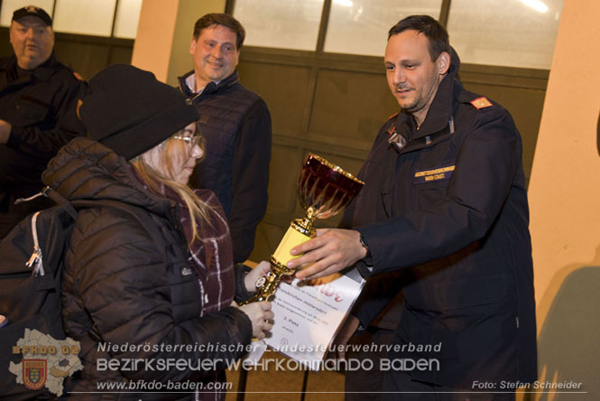 20231104_Nachtwanderung der Feuerwehrjugend des Bezirkes Baden, diesmal in Baden