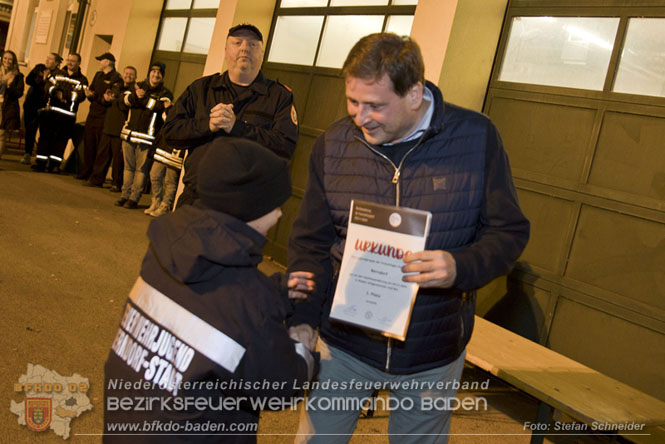 20231104_Nachtwanderung der Feuerwehrjugend des Bezirkes Baden, diesmal in Baden