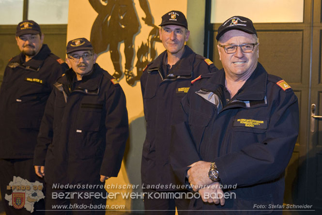 20231104_Nachtwanderung der Feuerwehrjugend des Bezirkes Baden, diesmal in Baden