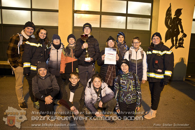 20231104_Nachtwanderung der Feuerwehrjugend des Bezirkes Baden, diesmal in Baden