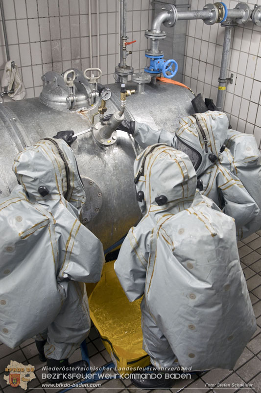 Schadstoffdienst Fortbildung 2024 des Bezirksfeuerwehrkommandos BADEN bei der BF Wien in Floridsdorf Foto: Stefan Schneider BFKDO Schadstoffdienst Fortbildung 2024 des Bezirksfeuerwehrkommandos BADEN bei der BF Wien in Floridsdorf Foto: Stefan Schneider BFKDO