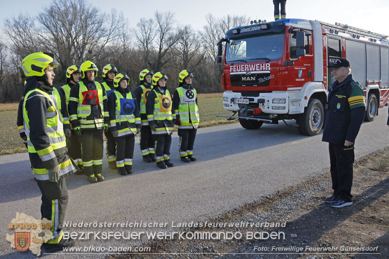 20250201_Weiße Fahne bei der Ausbildungsprüfung Technische Hilfeleistung in Bronze u. Silber in Günselsdorf  Foto: Freiwillige Feuerwehr Günselsdorf