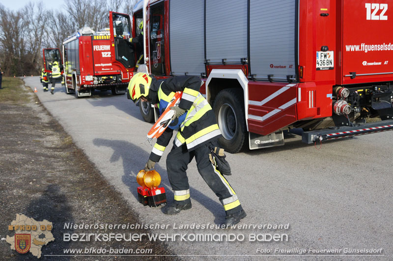 20250201_Weiße Fahne bei der Ausbildungsprüfung Technische Hilfeleistung in Bronze u. Silber in Günselsdorf  Foto: Freiwillige Feuerwehr Günselsdorf