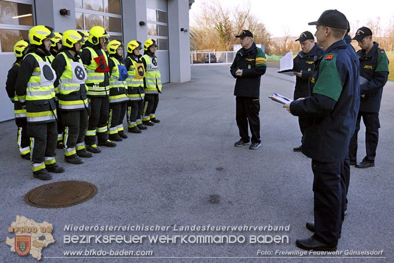20250201_Weiße Fahne bei der Ausbildungsprüfung Technische Hilfeleistung in Bronze u. Silber in Günselsdorf  Foto: Freiwillige Feuerwehr Günselsdorf