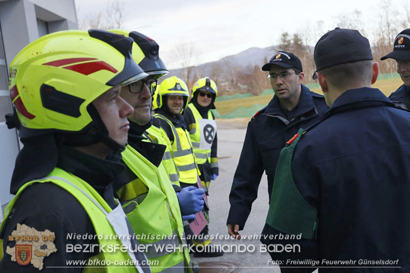 20250201_Weiße Fahne bei der Ausbildungsprüfung Technische Hilfeleistung in Bronze u. Silber in Günselsdorf  Foto: Freiwillige Feuerwehr Günselsdorf