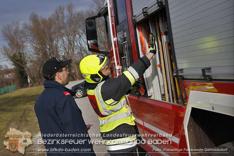 20250201_Weiße Fahne bei der Ausbildungsprüfung Technische Hilfeleistung in Bronze u. Silber in Günselsdorf  Foto: Freiwillige Feuerwehr Günselsdorf