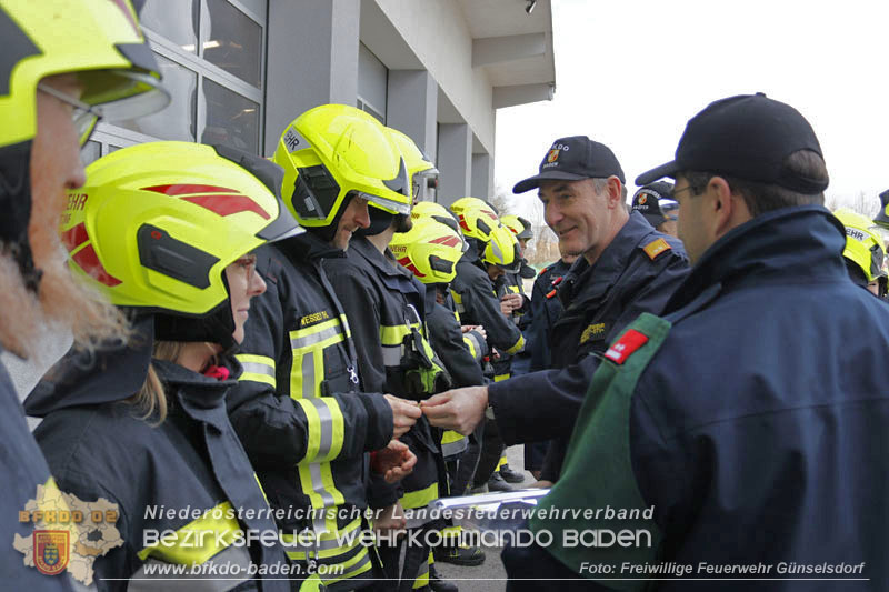 20250201_Weiße Fahne bei der Ausbildungsprüfung Technische Hilfeleistung in Bronze u. Silber in Günselsdorf  Foto: Freiwillige Feuerwehr Günselsdorf
