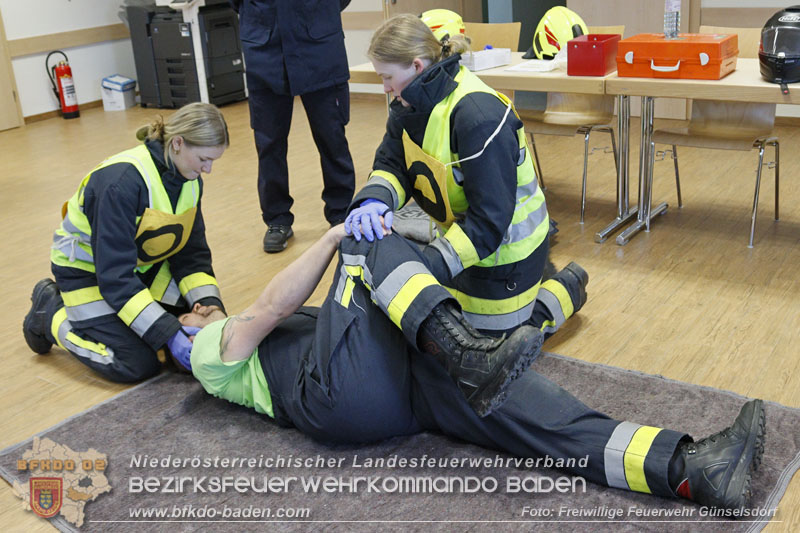 20250201_Weiße Fahne bei der Ausbildungsprüfung Technische Hilfeleistung in Bronze u. Silber in Günselsdorf  Foto: Freiwillige Feuerwehr Günselsdorf