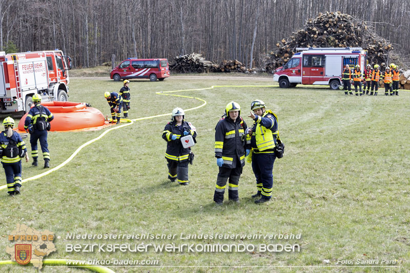 20250412_N Waldbrand im Triestingtal Bzirk BADEN - Flugdienst Feuerwehr - Bundesheer und Polizei probt den Ernstfall