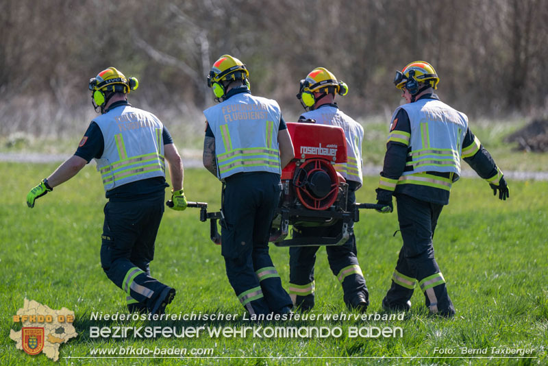 20250412_N Waldbrand im Triestingtal Bzirk BADEN - Flugdienst Feuerwehr - Bundesheer und Polizei probt den Ernstfall