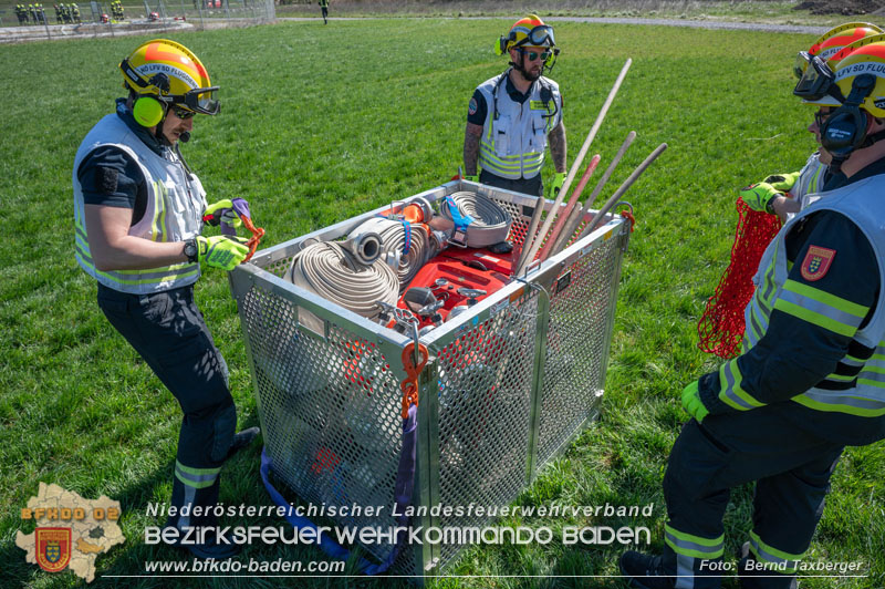 20250412_N Waldbrand im Triestingtal Bzirk BADEN - Flugdienst Feuerwehr - Bundesheer und Polizei probt den Ernstfall