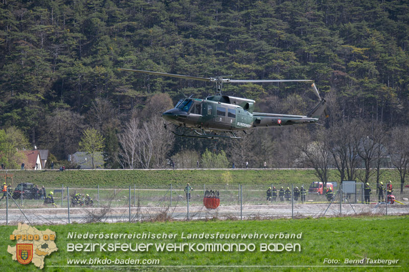 20250412_N Waldbrand im Triestingtal Bzirk BADEN - Flugdienst Feuerwehr - Bundesheer und Polizei probt den Ernstfall