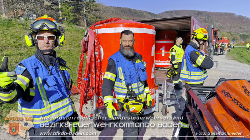 20250412_N Waldbrand im Triestingtal Bzirk BADEN - Flugdienst Feuerwehr - Bundesheer und Polizei probt den Ernstfall