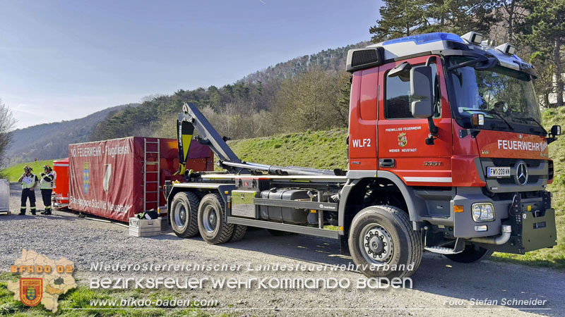 20250412_N Waldbrand im Triestingtal Bzirk BADEN - Flugdienst Feuerwehr - Bundesheer und Polizei probt den Ernstfall
