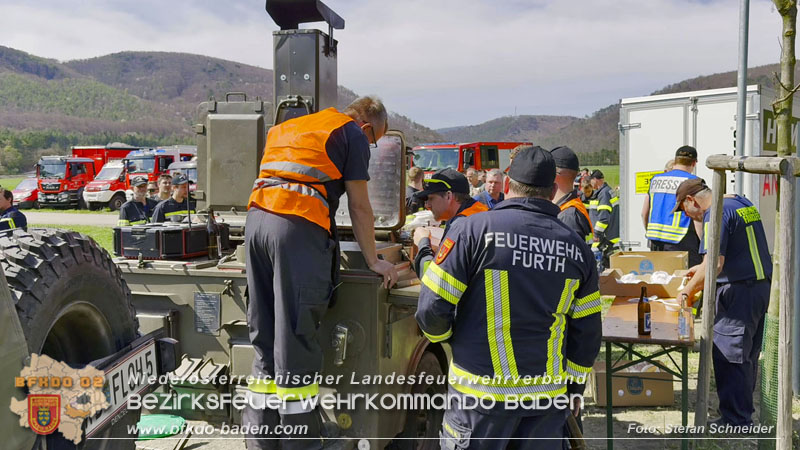 20250412_N Waldbrand im Triestingtal Bzirk BADEN - Flugdienst Feuerwehr - Bundesheer und Polizei probt den Ernstfall