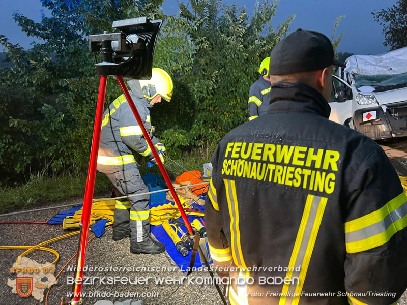 20250926_Bezirksbergreifende bung "Menschenrettung" in Sollenau  Foto: Markus Vogt FF Schnau a.d.Triesting