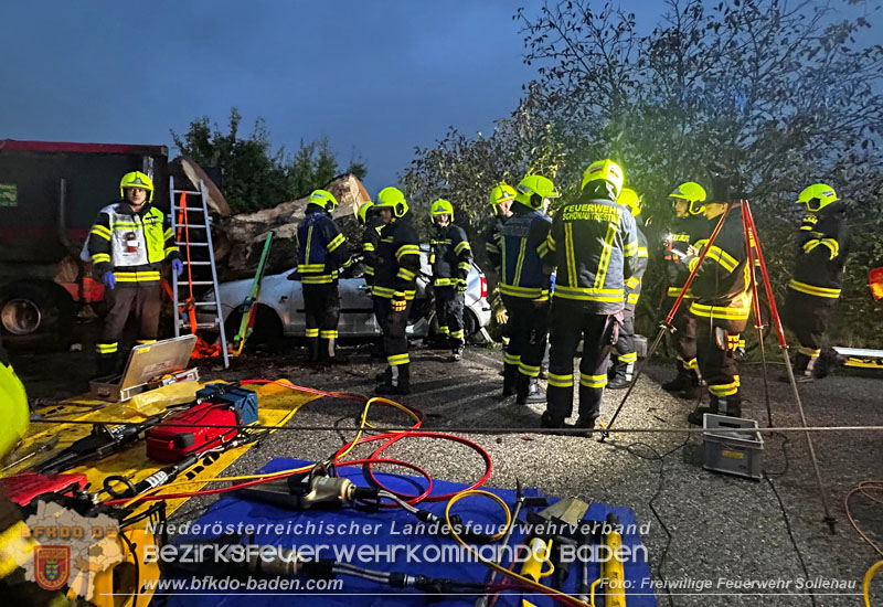 20250926_Bezirksbergreifende bung "Menschenrettung" in Sollenau  Foto: FF Sollenau
