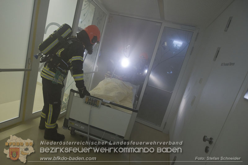 20251105_Einsatzkrfte trainierten den Ernstfall - Erfolgreiche Feuerwehrbung am Klinikstandort Baden    Foto: Stefan Schneider