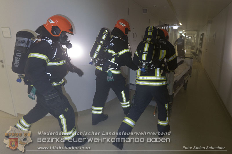 20251105_Einsatzkrfte trainierten den Ernstfall - Erfolgreiche Feuerwehrbung am Klinikstandort Baden    Foto: Stefan Schneider