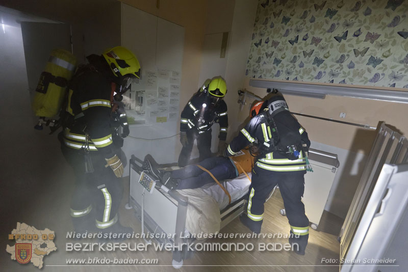 20251105_Einsatzkrfte trainierten den Ernstfall - Erfolgreiche Feuerwehrbung am Klinikstandort Baden    Foto: Stefan Schneider