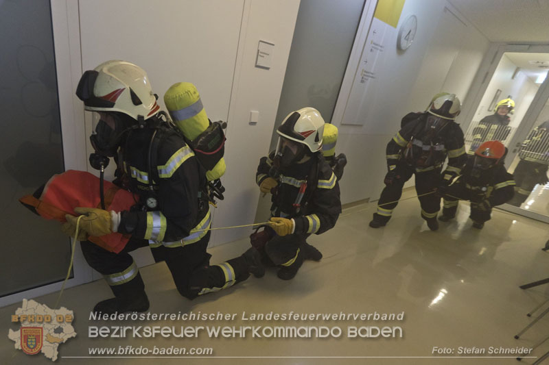 20251105_Einsatzkrfte trainierten den Ernstfall - Erfolgreiche Feuerwehrbung am Klinikstandort Baden    Foto: Stefan Schneider