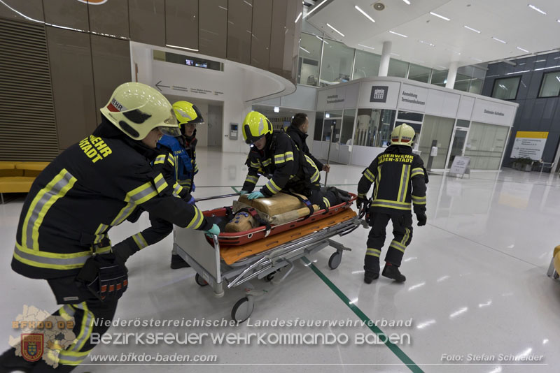 20251105_Einsatzkrfte trainierten den Ernstfall - Erfolgreiche Feuerwehrbung am Klinikstandort Baden    Foto: Stefan Schneider