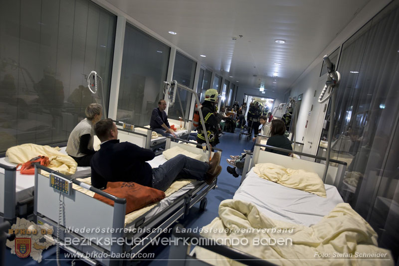 20251105_Einsatzkrfte trainierten den Ernstfall - Erfolgreiche Feuerwehrbung am Klinikstandort Baden    Foto: Stefan Schneider