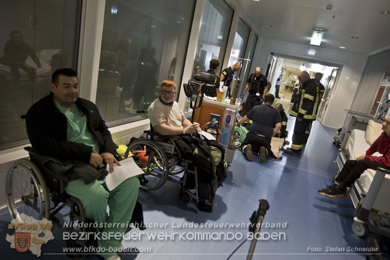 20251105_Einsatzkrfte trainierten den Ernstfall - Erfolgreiche Feuerwehrbung am Klinikstandort Baden    Foto: Stefan Schneider