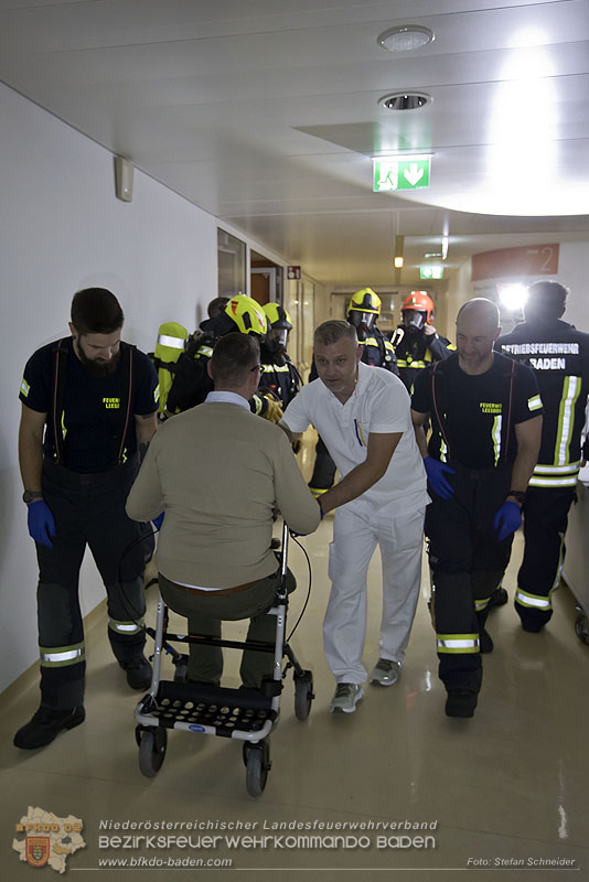 20251105_Einsatzkrfte trainierten den Ernstfall - Erfolgreiche Feuerwehrbung am Klinikstandort Baden    Foto: Stefan Schneider