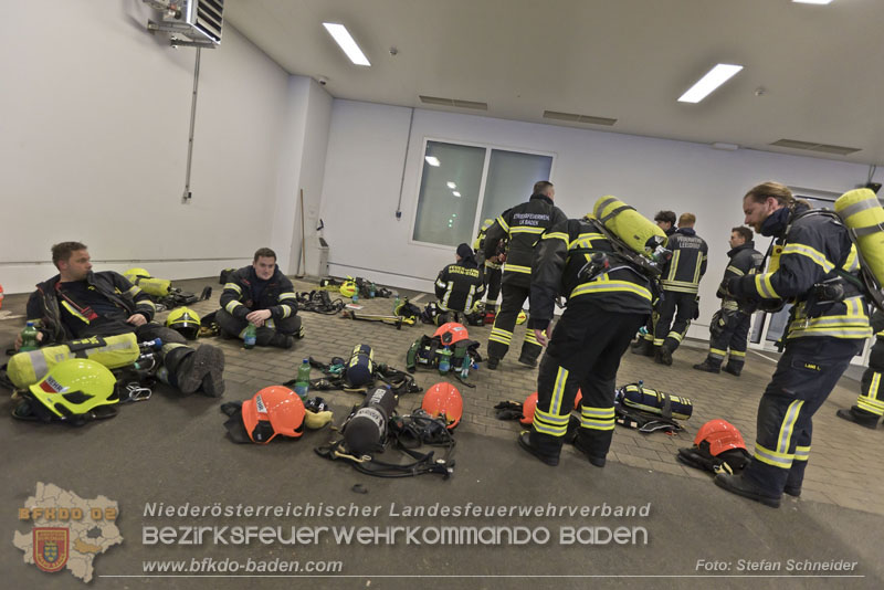 20251105_Einsatzkrfte trainierten den Ernstfall - Erfolgreiche Feuerwehrbung am Klinikstandort Baden    Foto: Stefan Schneider