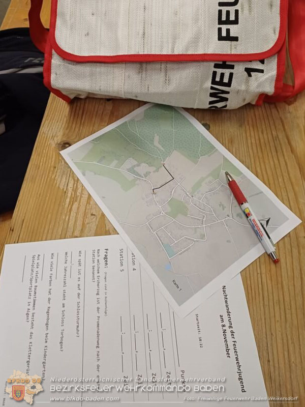 20251108_Nachtwanderung der Feuerwehrjugend des Bezirks Baden in Aigen