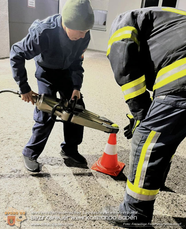 20251108_Nachtwanderung der Feuerwehrjugend des Bezirks Baden in Aigen 20251108_Nachtwanderung der Feuerwehrjugend des Bezirks Baden in Aigen