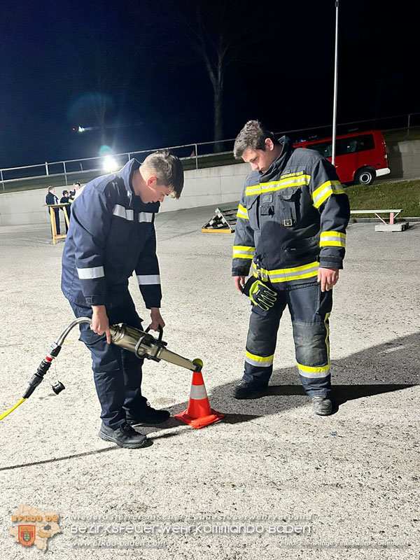 20251108_Nachtwanderung der Feuerwehrjugend des Bezirks Baden in Aigen 20251108_Nachtwanderung der Feuerwehrjugend des Bezirks Baden in Aigen