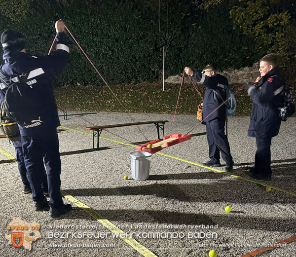20251108_Nachtwanderung der Feuerwehrjugend des Bezirks Baden in Aigen 20251108_Nachtwanderung der Feuerwehrjugend des Bezirks Baden in Aigen